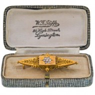 15CT GOLD 7 Diamond Victorian Bar Brooch. Click for more information...